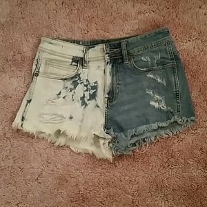 Cute high waisted jean shorts!